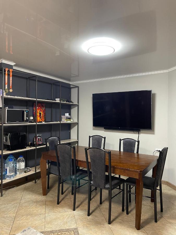 Отель Fam_House Бишкек Экстерьер фото